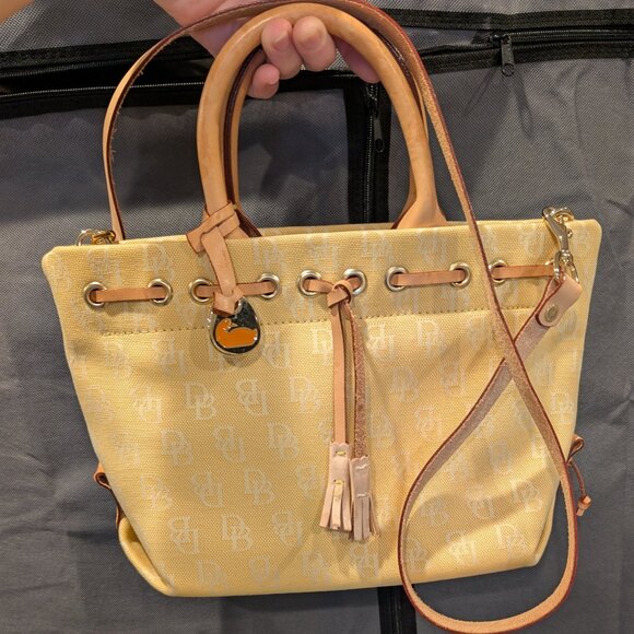 Dooney & Bourke Yellow Signature Tassel Tote Handbag Medium w/ Crossbody Strap - Picture 3 of 10